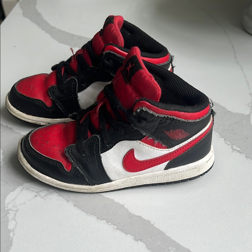 Classic Jordan  Black and Red Sneakers High-Top Design